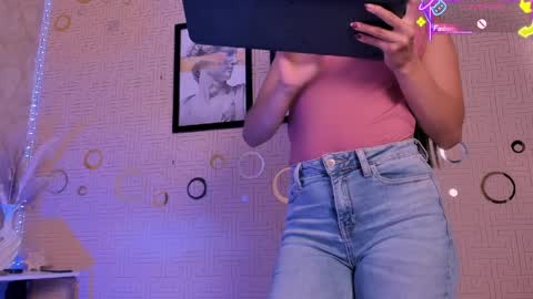 Mia online show from April 9, 2:23 pm