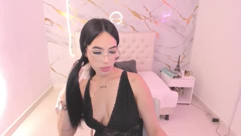    online show from October 1, 1:32 pm