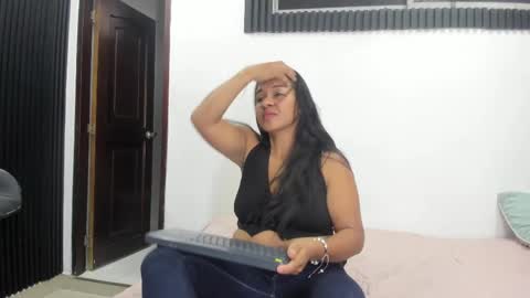 Mia  online show from October 7, 9:55 pm