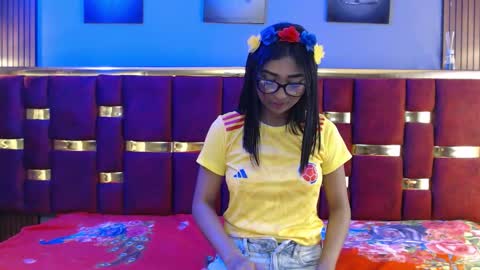 Mia.  online show from June 6, 11:16 am