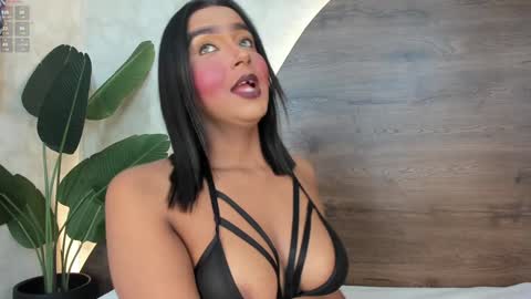 Snapshot of mia_lacy chatting on February 7, 7:27 pm mia_lacy online show from February 7, 7:27 pm