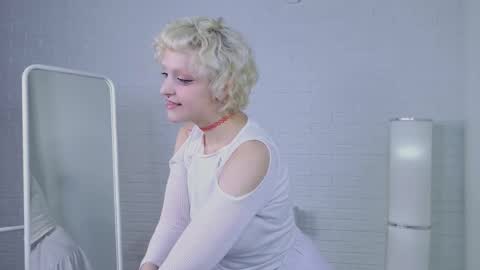Snapshot of mia_ll1 chatting on September 11, 12:28 pm mia_ll1 online show from September 11, 12:28 pm