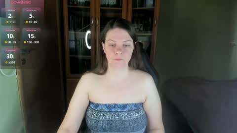 mia_lores online show from April 14, 9:45 am