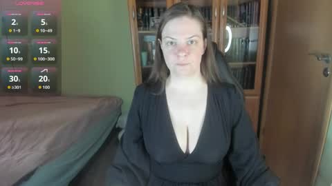 mia_lores online show from May 10, 9:15 am