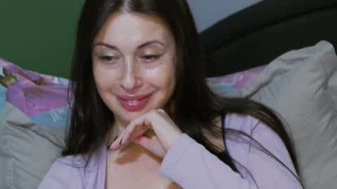 Snapshot of mia_lovi chatting on January 17, 1:15 am mia_lovi online show from January 17, 1:15 am