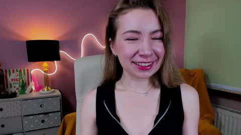 Mia online show from November 27, 7:49 am