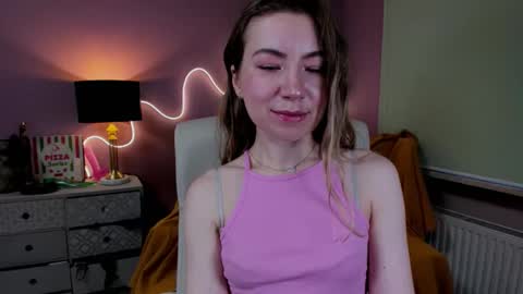 Mia online show from December 4, 7:52 am