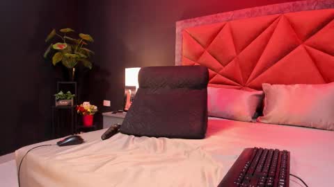 Snapshot of mia_milff chatting on September 10, 10:00 pm MIA online show from September 10, 10:00 pm