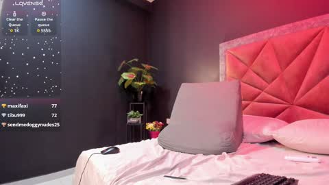 Snapshot of mia_milff chatting on February 20, 12:52 am MIA online show from February 20, 12:52 am