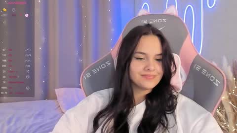 Mia online show from February 18, 10:38 am