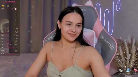 Mia online show from February 14, 5:03 pm