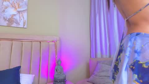 Mia online show from March 16, 11:58 am