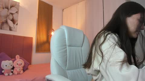 Mia Nevaeh - follow me online show from February 1, 9:40 pm