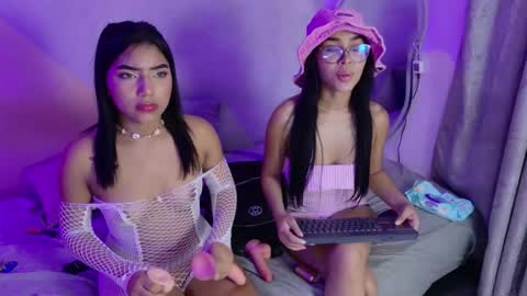 Snapshot of mia_petite72 chatting on September 19, 10:57 pm mia_petite72 online show from September 19, 10:57 pm