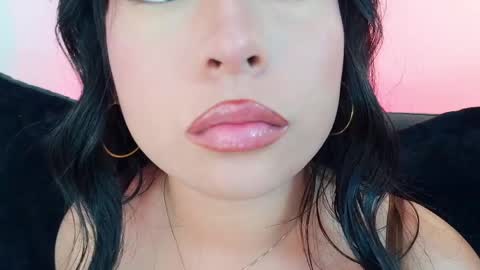 Mia online show from April 2, 8:16 pm