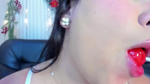 Mia Roux online show from December 4, 5:29 am