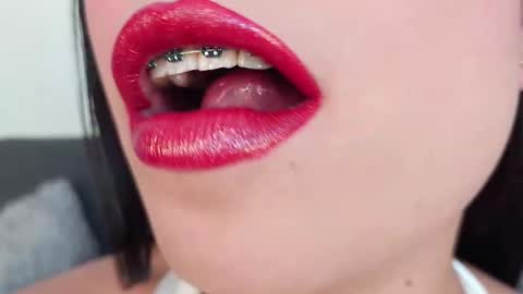Snapshot of mia_roux13 chatting on September 11, 8:54 pm Mia Roux online show from September 11, 8:54 pm