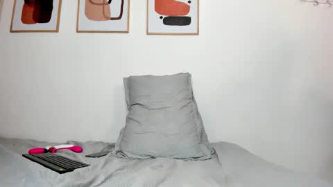 Mia online show from October 25, 8:09 pm