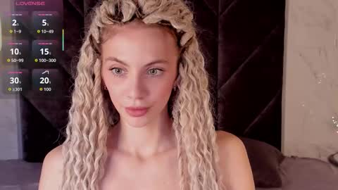 Mia online show from October 28, 8:59 am