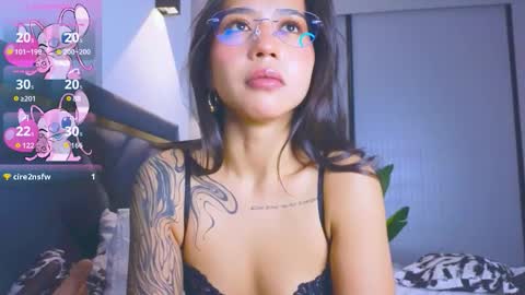 Mia online show from November 26, 3:31 pm