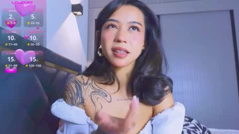 Mia online show from October 22, 4:08 pm