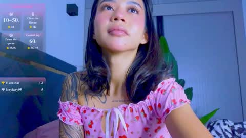 Mia online show from October 3, 6:16 pm