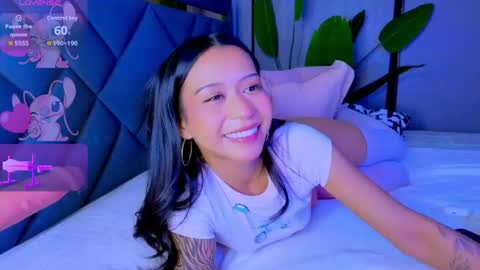 Mia online show from April 10, 10:25 pm