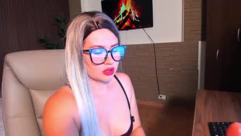 mia_skyrose online show from December 17, 10:38 pm