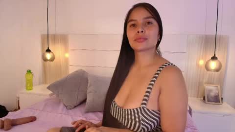 Mia  online show from April 14, 7:39 pm