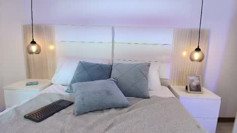 Mia  online show from April 9, 8:25 pm