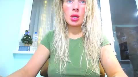 Mia. online show from August 8, 9:25 pm