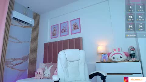 Mia online show from November 23, 3:15 am