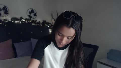 mia_sweetdc online show from December 13, 7:53 pm