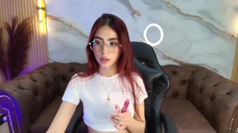 Mia online show from September 22, 1:26 pm