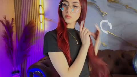 Mia online show from October 31, 2:39 pm