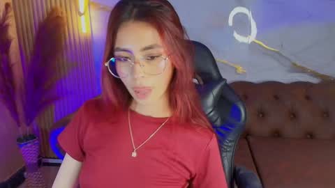 Mia online show from October 18, 4:00 pm