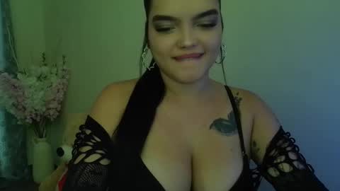 mia_thopsom online show from February 7, 3:26 pm