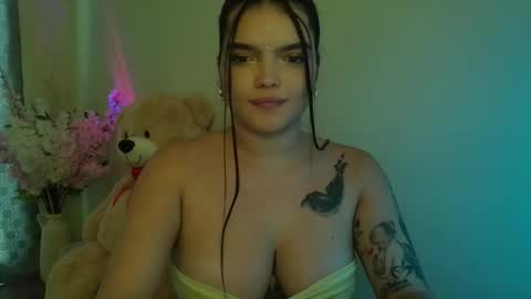 mia_thopsom online show from February 22, 2:52 pm