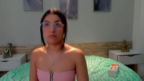 Mia online show from April 8, 11:57 am