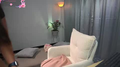 Mia online show from June 26, 2:39 am