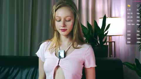 Mia online show from October 23, 3:57 pm