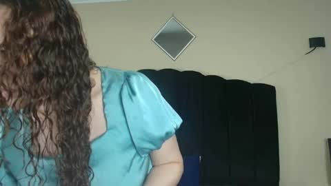 Snapshot of mia_velvett chatting on September 18, 11:58 am MIA VELVET online show from September 18, 11:58 am