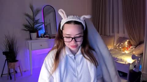 Snapshot of mia_vixen_ chatting on February 27, 3:29 am VixenMia online show from February 27, 3:29 am