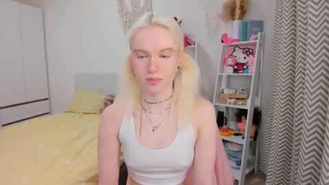 Mia online show from February 1, 3:03 am