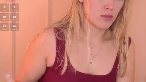 Mia White  online show from May 25, 2:12 pm
