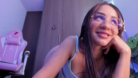 mia  nicolle online show from February 20, 5:33 am
