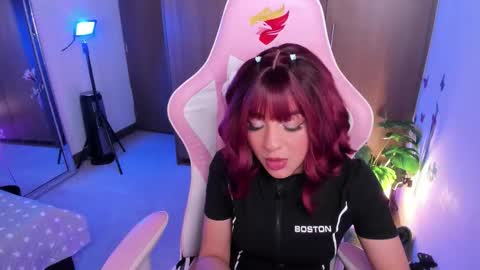 mia  nicolle online show from December 18, 12:28 am