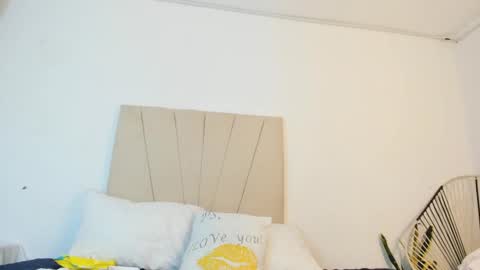 Mia  online show from September 30, 1:54 pm