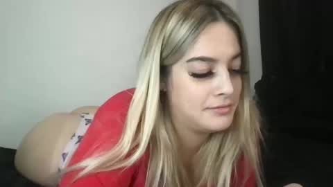 Mia Moji online show from October 11, 4:10 pm