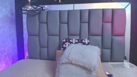 Snapshot of miaabrown__ chatting on September 15, 12:06 pm Mia online show from September 15, 12:06 pm